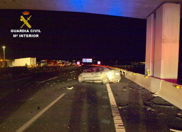 La Guardia Civil detiene al conductor de un vehículo que circulaba en sentido contrario por la autovía A-30 bajo los efectos del alcohol